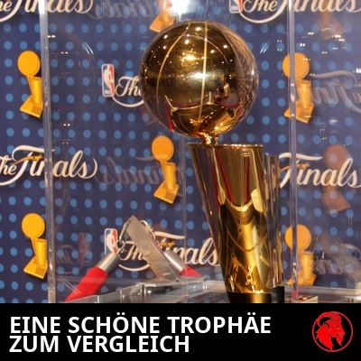 Eine schön aussehende Trophäe zum Vergleich, die NBA-Meisterschaftstrophäe Larry O'Brien