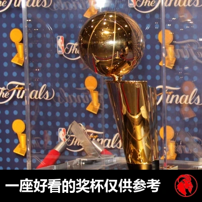 一个好看的奖杯作参照，即NBA的Larry O'Brien总冠军奖杯